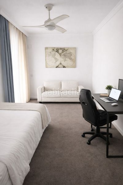 Foto e07b639f-82fd-43c7-9d06-b3fb6d87b9e8. Pis amb aparcament piscina a Sotogrande alto Sotogrande