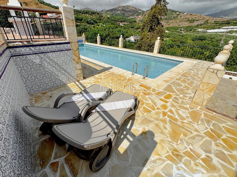Foto 8d44103b-0e4b-44bd-8f03-7aeaa056691e. Xalet amb aparcament piscina a Chaparil - Torrecilla - Punta Lara Nerja