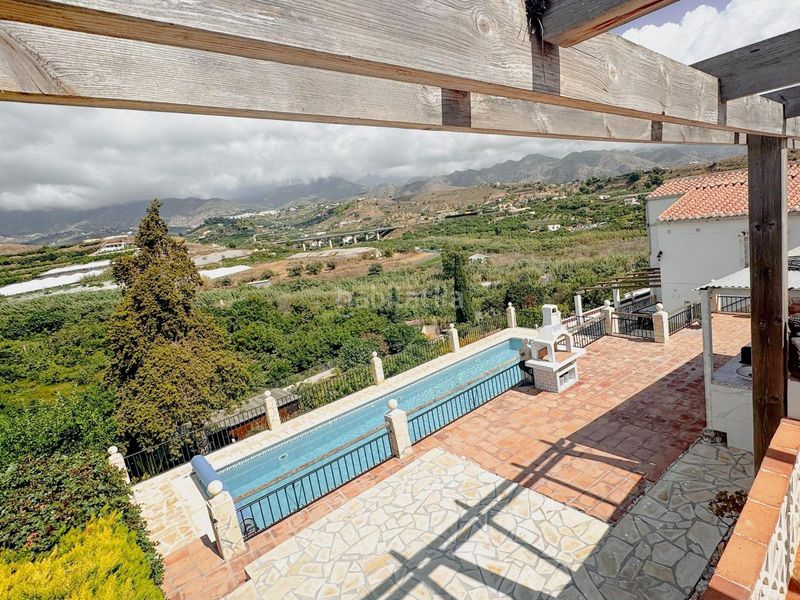 Foto 990bd73b-daff-4eaf-89b0-5e4a8b8d6157. Xalet amb aparcament piscina a Chaparil - Torrecilla - Punta Lara Nerja