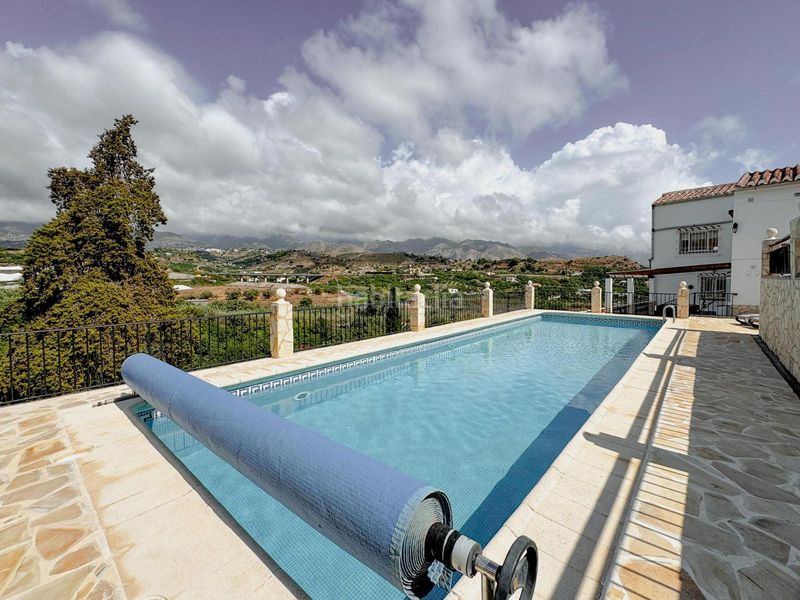 Foto f7cd4916-b945-4334-9618-d54fdb1282d3. Xalet amb aparcament piscina a Chaparil - Torrecilla - Punta Lara Nerja