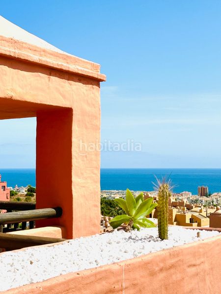Foto b51fac46-c00b-4980-9510-838f0b844743. Àtic amb xemeneia piscina a San Luis de Sabinillas Manilva