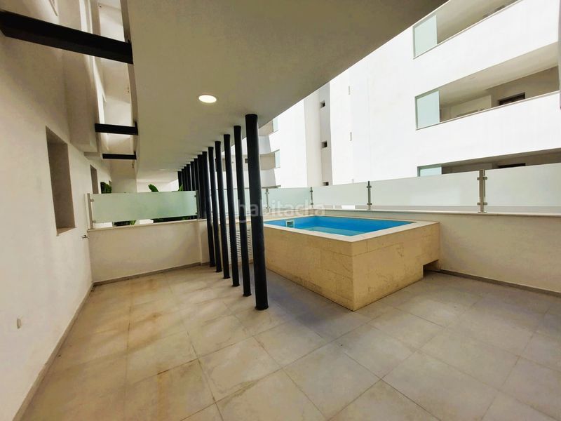 Foto cbbd05ca-b2a2-4dbc-80bf-5445cda894f3. Pis amb calefacció aparcament piscina a Zona Calvario Estepona