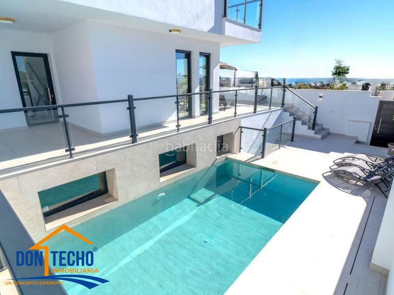 Foto b2dd6e79-8fb4-4951-b10e-0e7d5404ed6e. Xalet amb aparcament piscina a Almijara Nerja