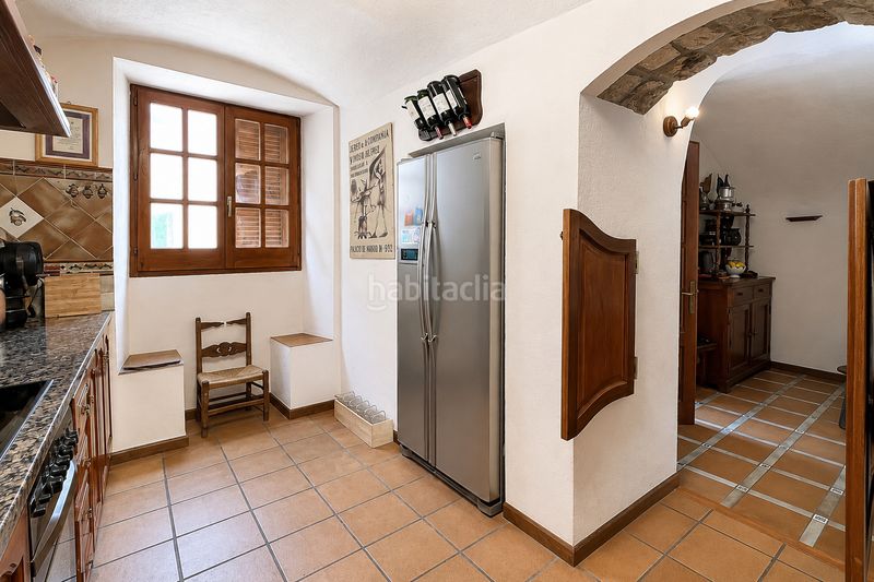 Foto 41a8ec65-8e4b-4c2e-bfc0-6973963fe1e2. Masia amb xemeneia a Darnius