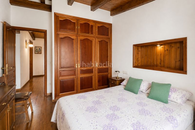 Foto c9681760-e7ad-471d-9fc4-44a85fae7b44. Masia amb xemeneia a Darnius