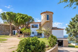 Chalet  Carrer víctor català. Exclusivo chalet independiente en venta en puig rom, roses