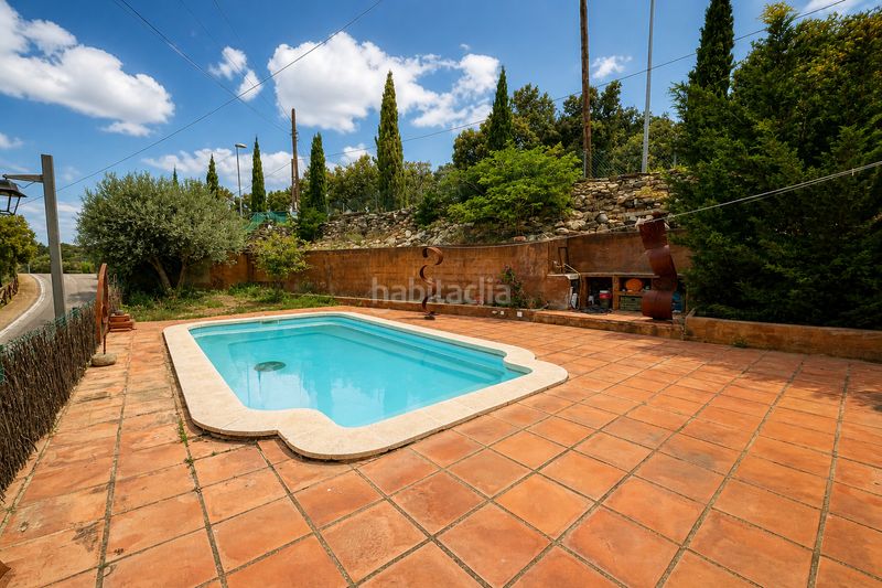 Foto 1bd59834-dcdc-4e7a-bd6c-279c6e79cfa8. Masia amb xemeneia aparcament piscina a Rabós