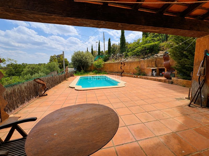 Foto aede7561-9d52-4e81-b2b6-1d4a21ce8a42. Masia amb xemeneia aparcament piscina a Rabós