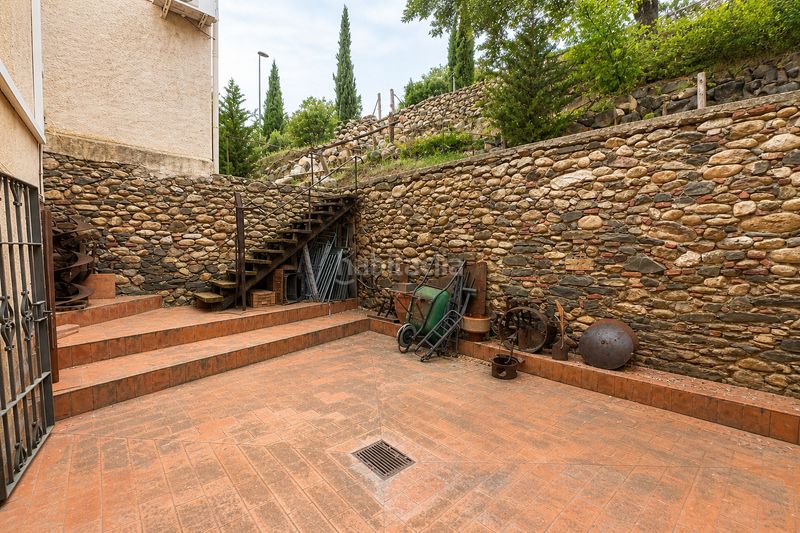 Foto f4067aac-2421-4ec5-b387-cb5ff630db5e. Masia amb xemeneia aparcament piscina a Rabós