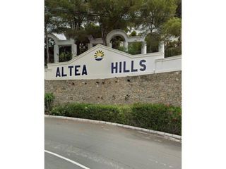 Casa aparellada  Calle bélgica. Encantador chalet con piscina y jardín en venta