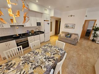 Miete Etagenwohnung  Calle valdés. Se alquila fantástico piso en pleno centro de alicante, situado