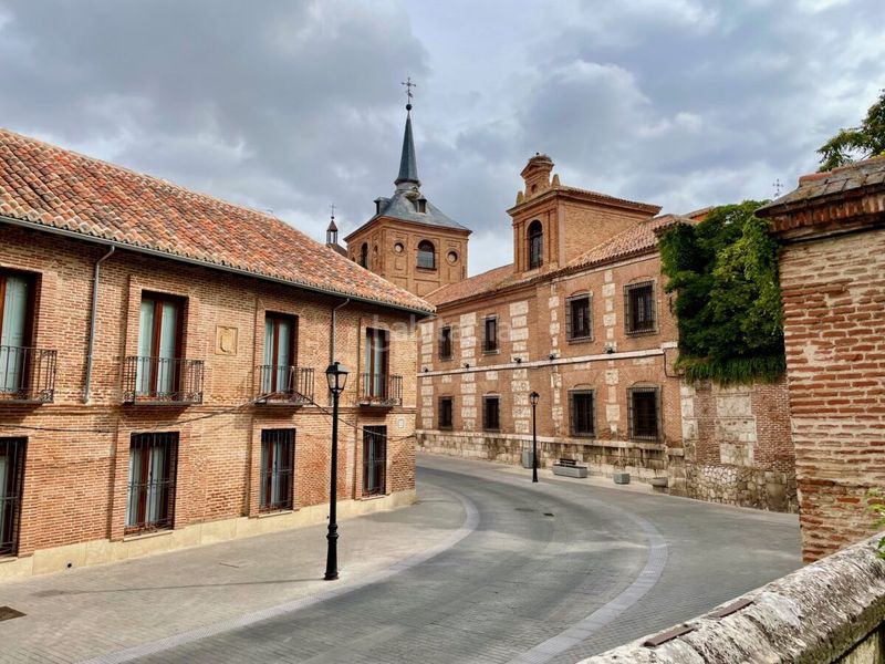 Foto ebb25898-f20f-406e-9140-895cabbe48e4. Casa aparellada a Casco Histórico Alcalá de Henares