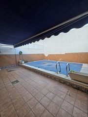 Reihenhaus  Calle suecia. Unifamiliar en venta con piscina privada