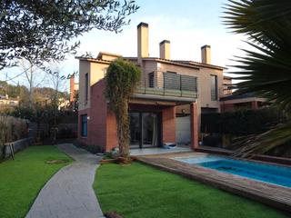 Casa aparellada a Roca del Vallès (La). Espectacular casa a 3 vientos