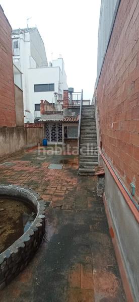Foto e1b92437-50bd-4b66-a6e9-a030242a5dd0. Casa pareada gran oportunidad de inversión: casa en venta para reforma integral en Granollers