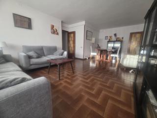 Pis  Carrer de palaudries. Amplio piso de 4 habitaciones en granollers, a un paso del centr