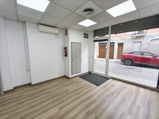Miete Geschäftsraum in Centre. Local comercial totalment equipat — ideal per a oficina o qualse