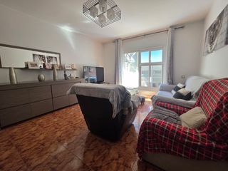 Pis  Carrer riera. Amplio piso con 4 habitaciones