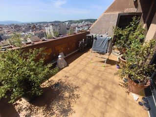 Dachwohnung in Joan Prim. Ático con terraza en lledoner