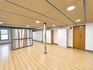 Oficina a Avinguda Sant Esteve