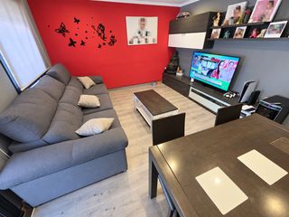 Piso en Canovelles. Piso reformado de 4 habitaciones con balcón