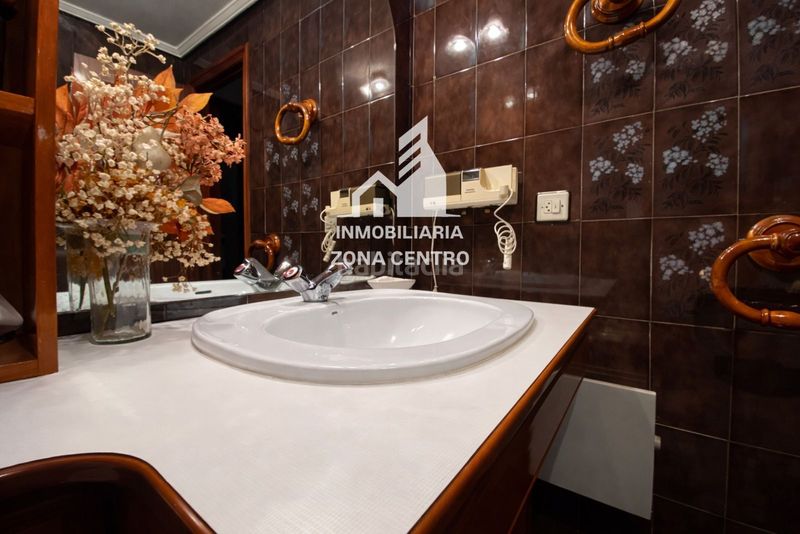 Foto e5e90a3f-0919-4426-a57b-0e088e7ce86a. Pis amb aparcament a Centro Palencia