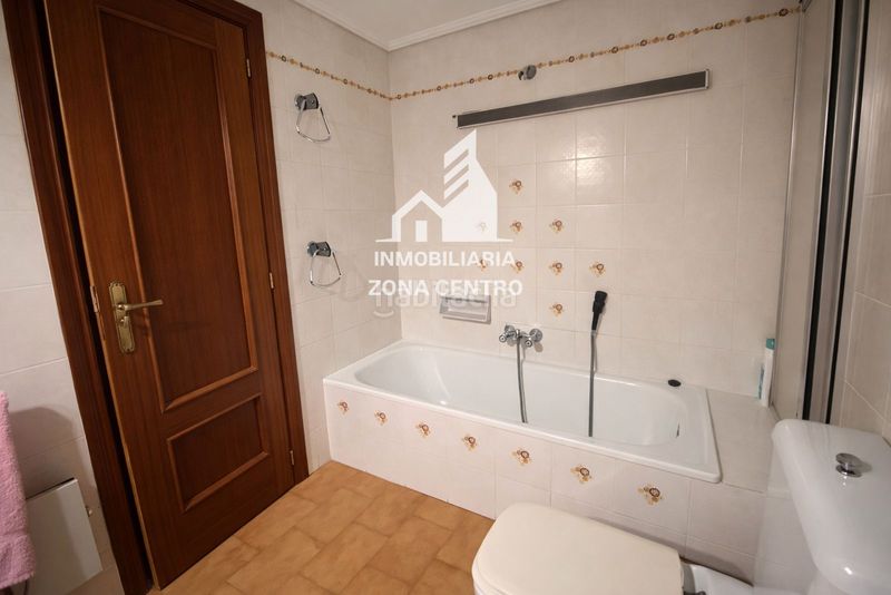 Foto e8c80ca4-1a76-49da-965f-4982ae858204. Pis amb aparcament a Centro Palencia