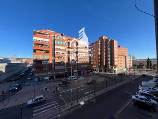 Etagenwohnung  Casañe. Piso de 4 habitaciones 2 baños garaje y tarstero en el centro