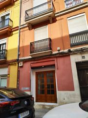 Miete Geschäftsraum in Carrer del doctor peset cervera 37. Local , con preciosa terraza interior, ideal para cualquier nego