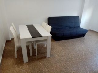 Pis a Carrer del poeta serrano clavero 29. Preciosa vivienda en una zona con todos los servicios , cercnao