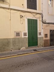 Pis a Carrer de s'aigo 7. Vivienda para reformar con azotea privada y gran potencial en el