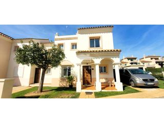 Casa aparellada a Costa Esuri. Se vende en exclusiva chalet adosado totalmente amueblado y equi