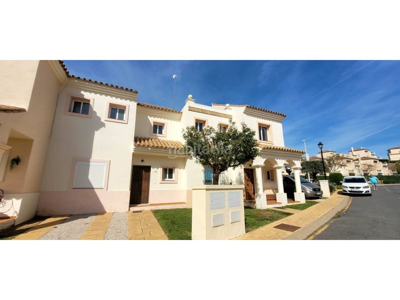 Foto 4228f789-d00d-4e99-8453-e90a2ba66e61. Casa aparellada amb aparcament piscina a Costa Esuri Ayamonte