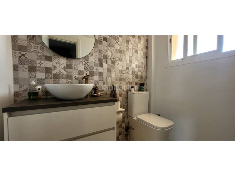 Foto a56976f3-fdbb-42a6-9366-5ae0f250ddb1. Casa aparellada amb aparcament piscina a Costa Esuri Ayamonte