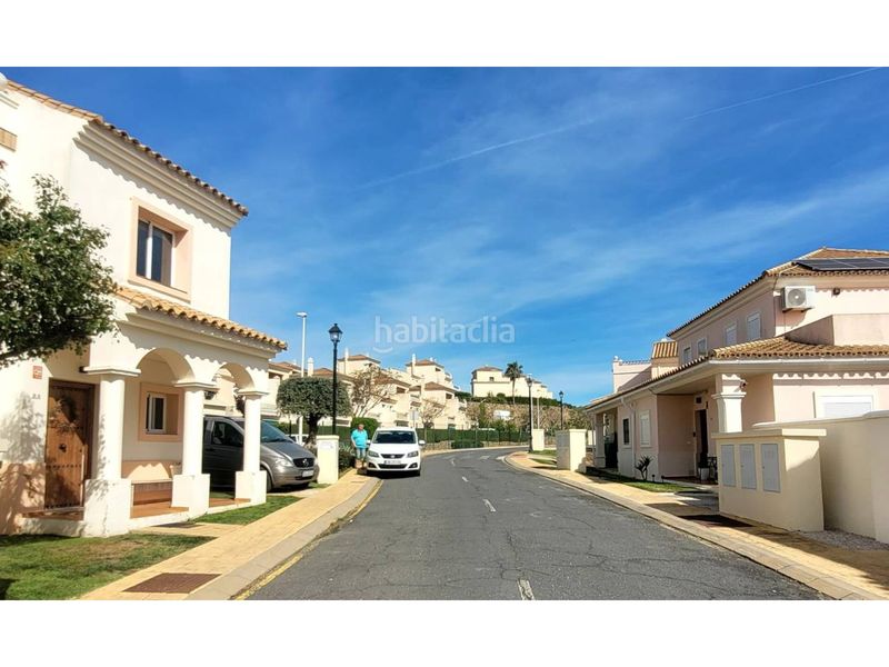 Foto bb7b3ef2-5906-4dc5-8b59-bce55ed57d9e. Casa aparellada amb aparcament piscina a Costa Esuri Ayamonte