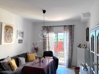 Semi detached house in El Pino-Bajo de Guía. Se vende fabulosa casa en segunda línea de playa, de 3 dormitori