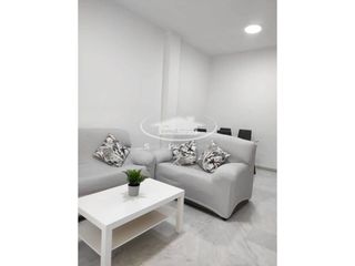 Location Appartement à El Pino-Bajo de Guía. Se alquila anual piso a menos de 10 minutos a pie del centro y d