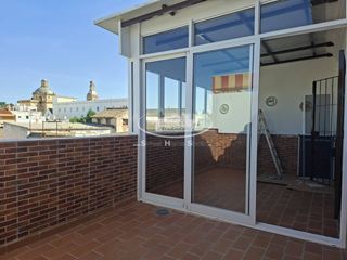 Miete Dachwohnung in El Pino-Bajo de Guía. Se alquila anual estupendo ático a menos de 10 minutos a pie del
