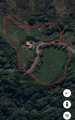 Chalet in N/a. Casa con terreno