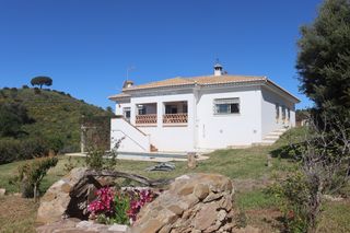 Casa  Calle cortijo de la cruz. Encantadora vivienda de 3 dormitorios a solo 2 minutos de la cal