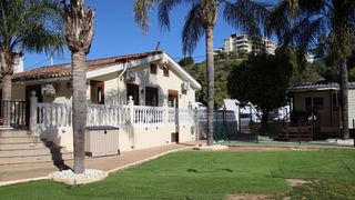 Casa in Mijas Golf. Oportunidad excepcional vivienda de 5 dormitorios  casa móvil  e