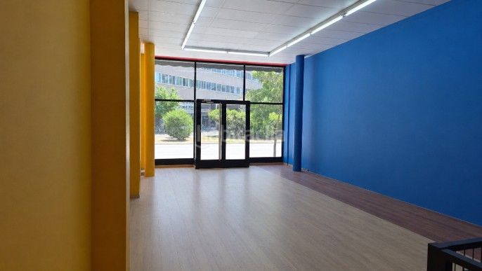 Foto 2e1220bb-36c7-46a0-a58c-beb2f64e5e60. Rent business premise in n/a in Ciudad Jardín - Parque Roma Zaragoza
