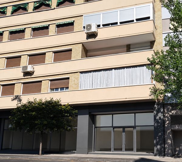 Foto ee83fa45-7e98-45fb-a72b-7603aa9b3988. Rent business premise in n/a in Ciudad Jardín - Parque Roma Zaragoza