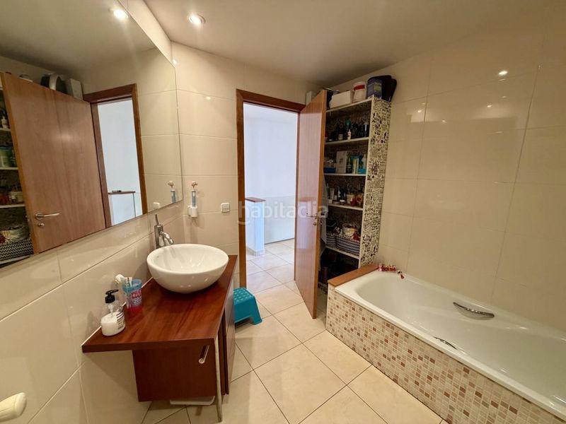 Foto d7eee81d-cc3d-4cd5-920b-4eba5a24c86e. Casa adosada  en venta en Centre Vidreres