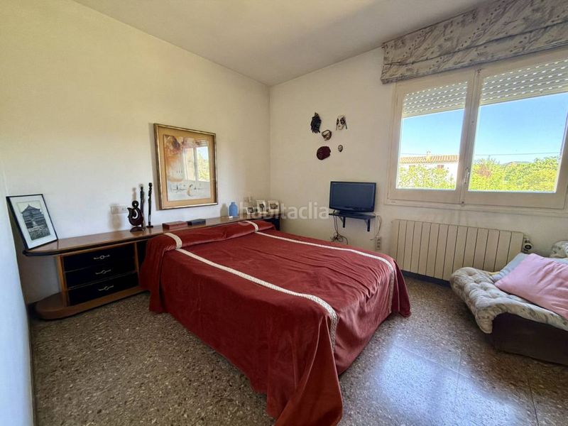 Foto 73d3aaec-ebc3-44b0-92a3-2c0fe95c4a39. Casa amb aparcament a Llambilles