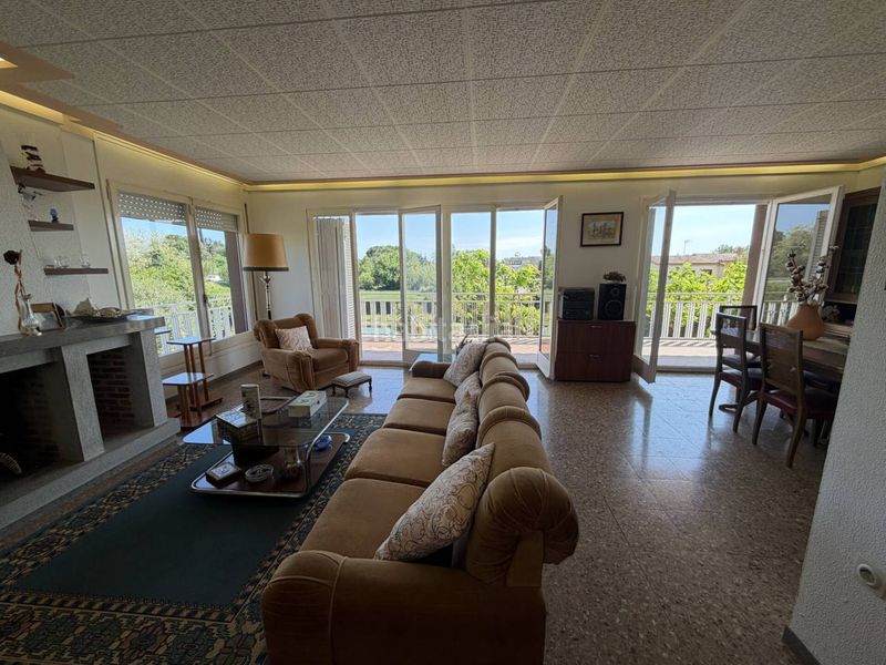 Foto b09c0b83-fd9a-45c2-9a84-bf1f24c479d9. Casa amb aparcament a Llambilles
