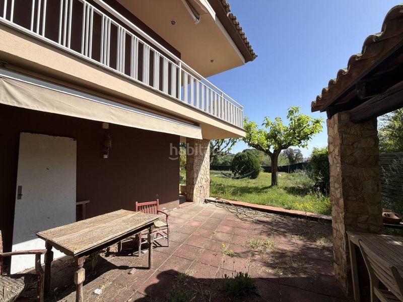 Foto c9a254bb-c1a5-415f-9d29-0f2d4c5eb04e. Casa amb aparcament a Llambilles