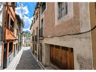 Reihenhaus in Arbúcies. Casa con gran potencial para reformar en el centro de arbúcies