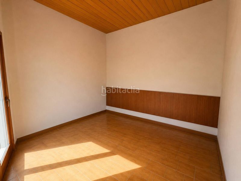 Foto bdf84348-a8d3-4eff-82c1-065681bff7ac. Casa amb calefacció a Olot