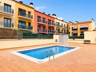 Piso  Calle rafael casanova. Apartamento planta baja con terraza y piscina comunitaria